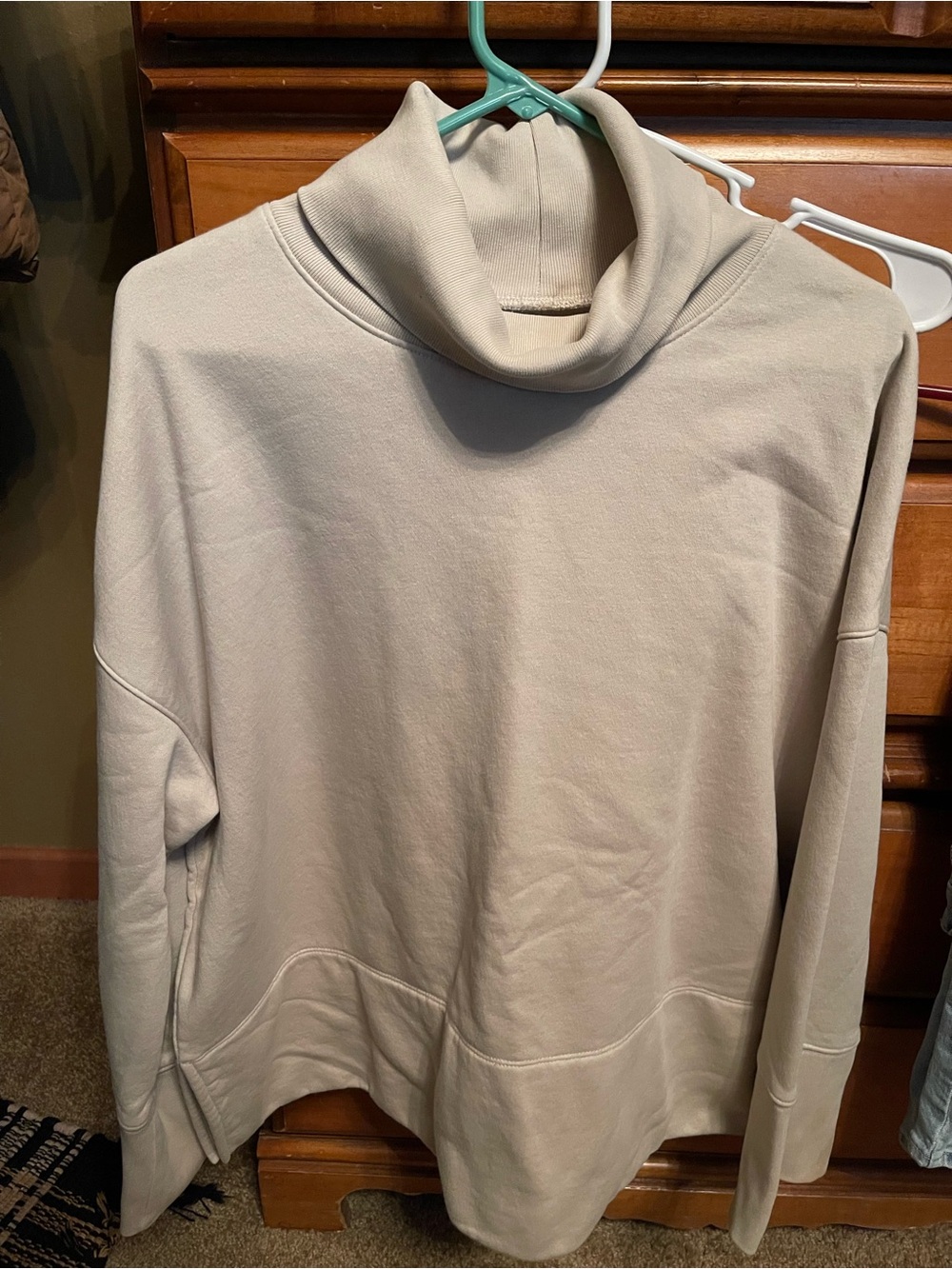 GAP women Light Cream Turtleneck Pullover fleece